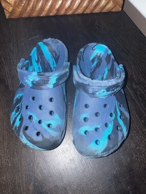 Crocs boys size 9 in great condition